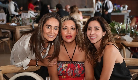  Cristina T., Daniela Zavala y Jessica Zermeño.