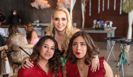  Melissa Fernández, Guadalupe Flores y Alejandra Marroquín.