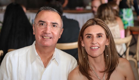  Miguel y Veronica de La Torre .
