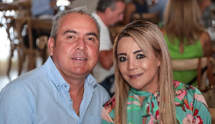  Luis Oaxaca y Misao Rocha .