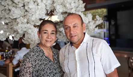  Claudia López y Bernardo Ramírez .