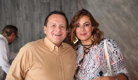  Juan Carlos Barrón y Mariana Azcargota .