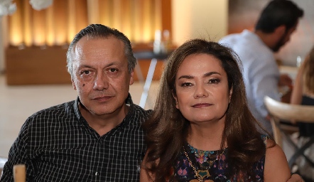 Mario Alberto Perez y Aida Palau .