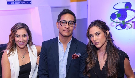  Gaby Rueda, Alejandro García y Ana Laura Rueda.