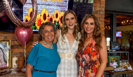 Celia Díaz de León, Andrea González y Krista Alvarado.