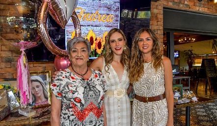  Andrea con Beatriz Villegas y Gloria Berrones.
