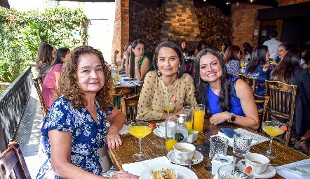  Esther Jonguitud, Vania Bujaidar y Fernanda Bujaidar.