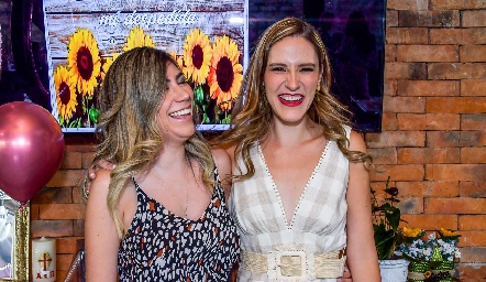 Liz Carmona y Andrea González.