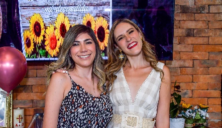 Liz Carmona y Andrea González.
