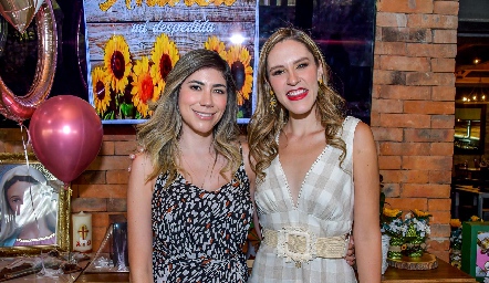 Liz Carmona y Andrea González.