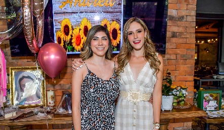 Liz Carmona y Andrea González.