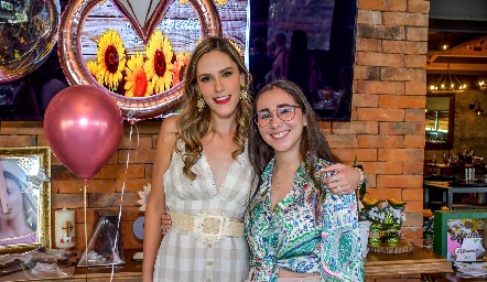  Andrea y Sophia Alvarado.
