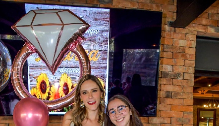  Andrea y Sophia Alvarado.