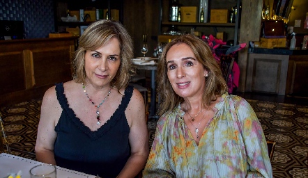  María Elena Ávila y Alejandra Medina.