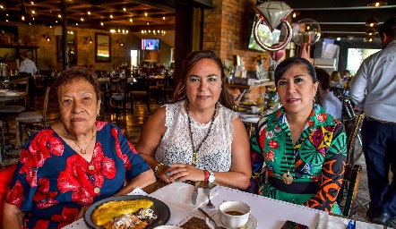  Lulú González, Claudia González y Lorena Delgado.