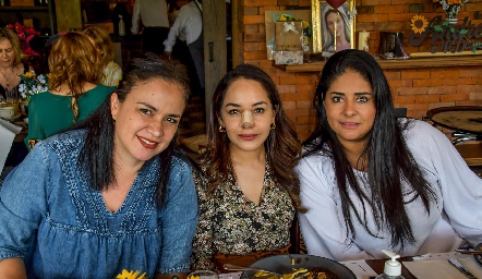  Laura Correa, Montserrat García y Rebeca Osoria.