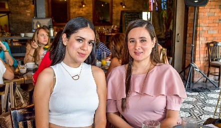  Angie Álvarez y Grecia Mata.