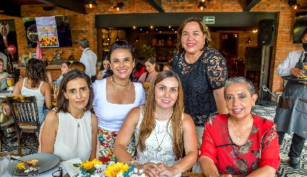 Nancy Ochoa, Caro cerda, Grace Alcalde, Sofía Díaz y Gina Ress.
