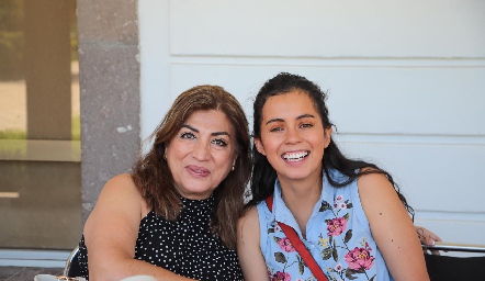  Lourdes Salais y Daniela Milan.