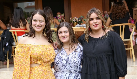  Alana Villarreal, Christianne Cambeses y Carlota de la Garza.
