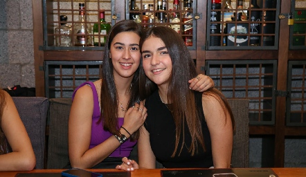  Isa Gutiérrez y Claudia Torres.