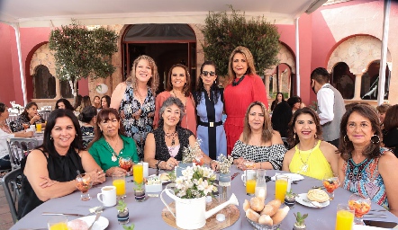  Bienvenida de Andrea Rossel.