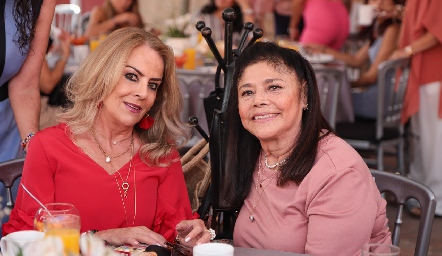 Eugenia Zapata y Lety Yáñez.