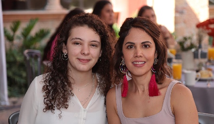  Roxana Aranda y Fernanda González.
