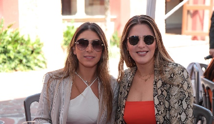  Mayra Díaz de León y Lourdes Robles.
