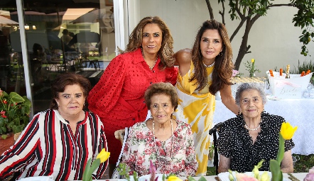  Adriana Izar, Guille de los Santos, Lourdes Montemayor, María Isabel y Margarita Anaya.