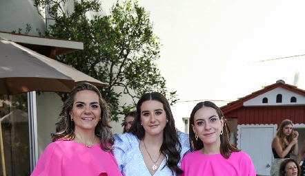  Claudette Mahbub con sus hijas Claudette y Andrea Villasana.