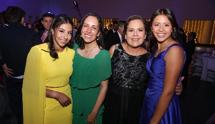  Anayari Sánchez, Gabriela Fortanelli, Patricia Izar y Regina Izar.