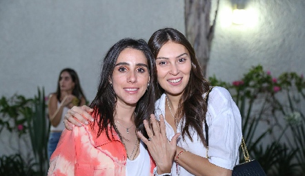  Daniela Lavín y Lili Medina.