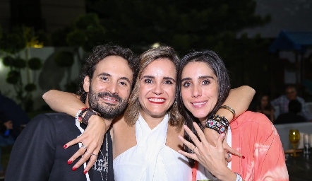  Efraín Barrera, Montse Lavín y Daniela Lavín.