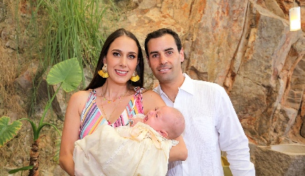  Begoña del Valle y Fernando López con su hijo Fernando.