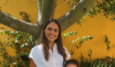  Elisa Ramírez con su sobrina Paula Labastida.