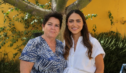  Flor Hernández con su nuera Elisa Ramírez.