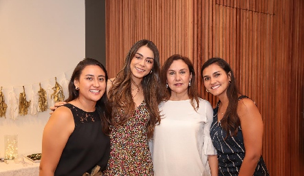  Bárbara Paredes, Paulina Rodríguez, Claudia González y Begoña Paredes.