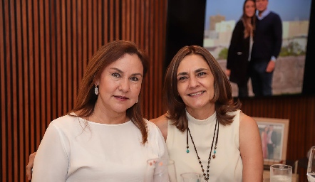 Claudia González y Cecilia de Rojas.