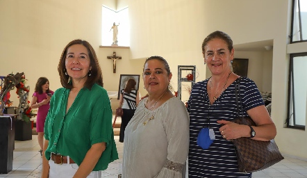 Ana Villalobos, Silvia Esparza y Rebeca Bustillos.