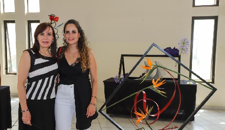  Alicia Gallegos y Jessica Medlich.