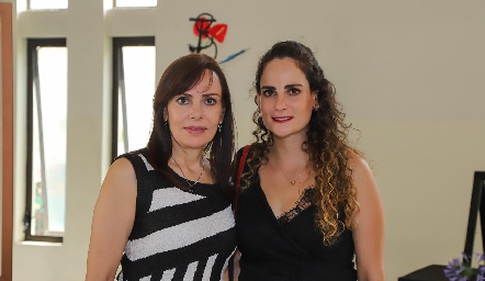  Alicia Gallegos y Jessica Medlich.