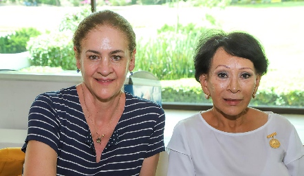  Alma Villalobos y Aida Martinez.