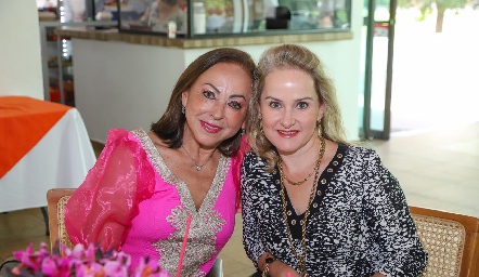  Laura Kaonichi y Elizabeth Heinze.