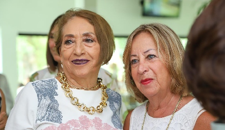 Laura Solís y Licha Hernández .