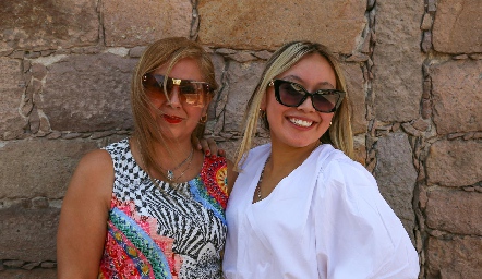  Mireya Díaz de León y Sheila Michel Díaz de León.