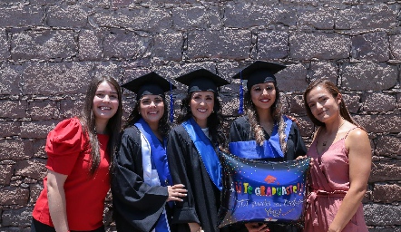  Nicole Pahuada, Roxana ramos, Jesica García, Juliana y Yurico GArcía.