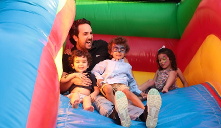   Cumpleaños Santiago y José María Oropeza.