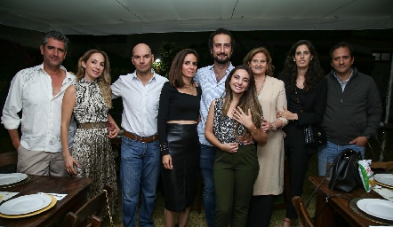  Juan Manuel Güemes, Lila Medina, Alejandro González, Ifi, José Carlos Güemes, Bety Sánchez, Luz Ma Reynoso, Jimena Güemes y Arturo Enríquez.
