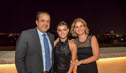  Aldo Pizzuto, Miranda Pizzuto y Marcela Benavente.
